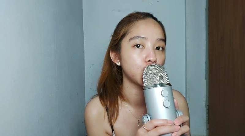 New mic nibbling video is uploaded! 💋🌸