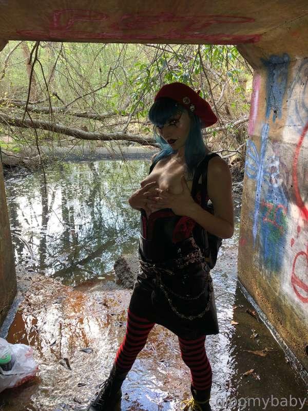 Cool spot, right? Let’s fuck here lol