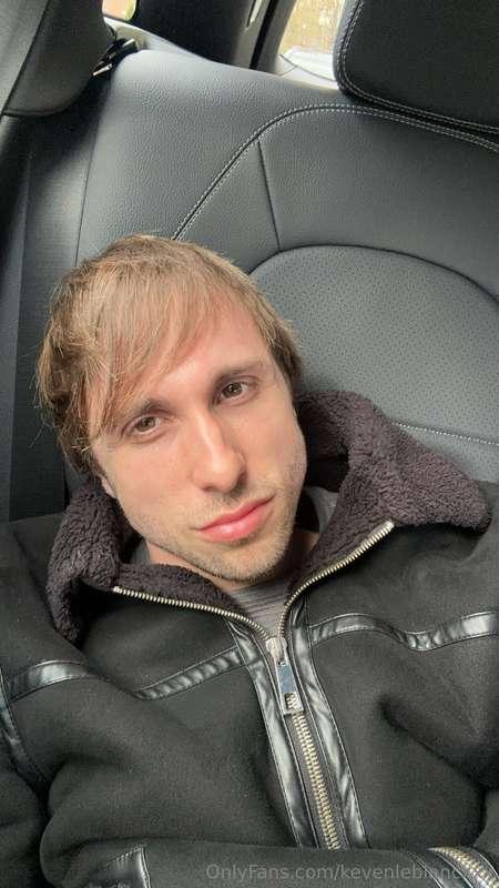 Waiting in my car to get fuck 😈