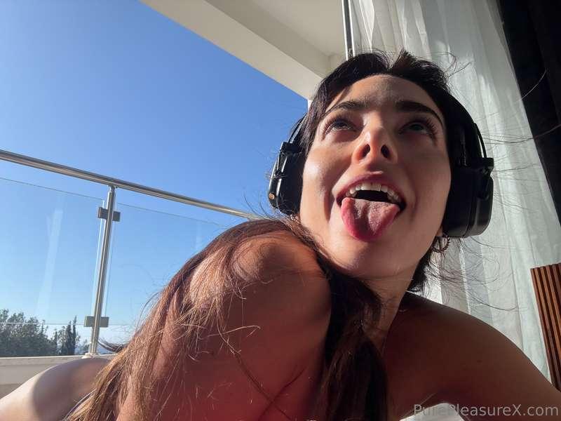 Guess who finally went out on the balcony and started to fla..