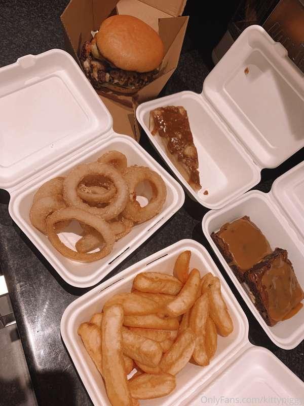 Almost forgot to share my dinner 😍 was so yummy and that bur..