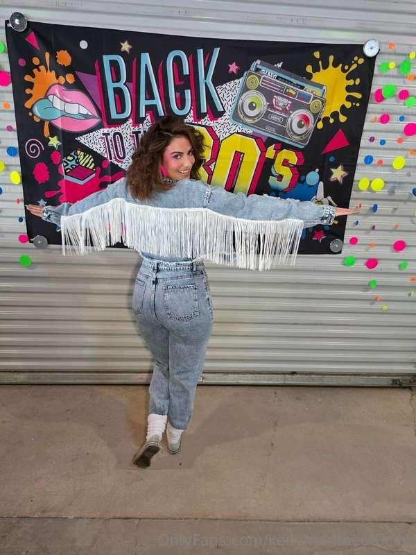 kellymonroeofficial image #0