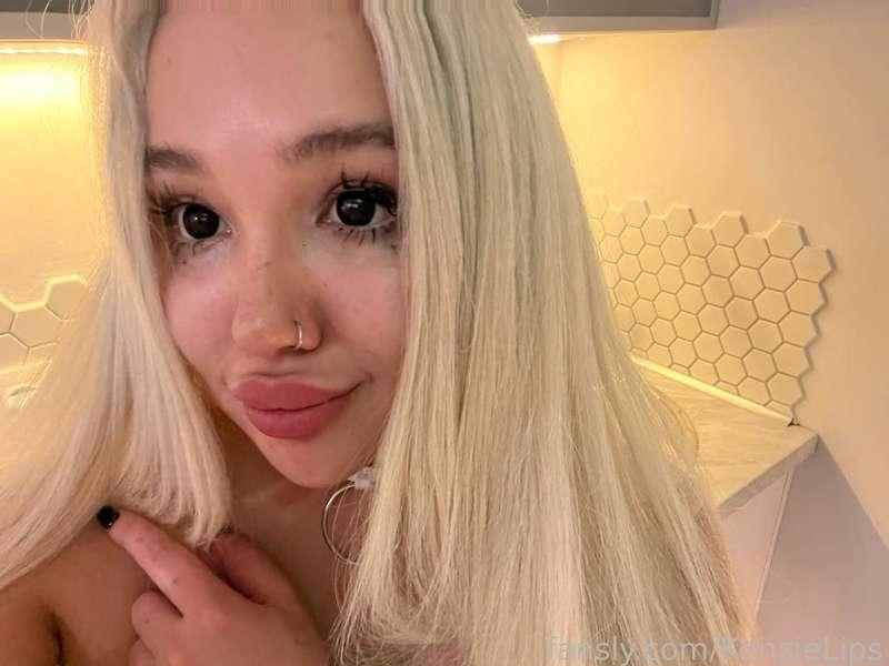 Feeling horny right now, are you free to have some fun? 👅


#fyp #pussy #petite #teen #anal #ass #closeup #1
