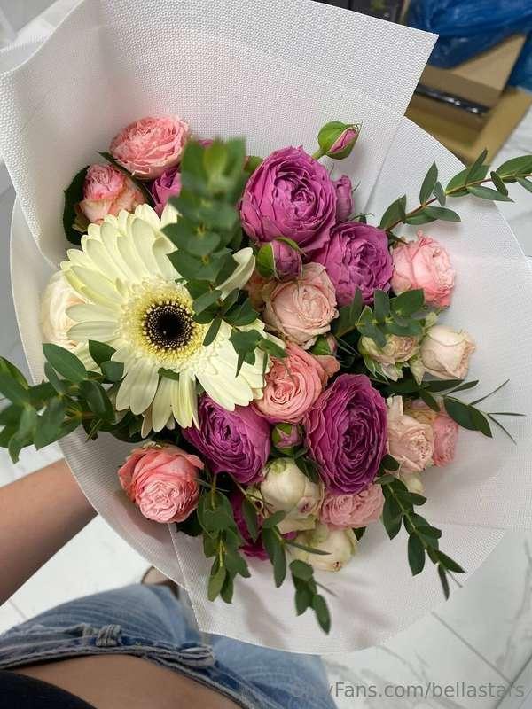 I love flowers, especially when they are unexpected💕😌