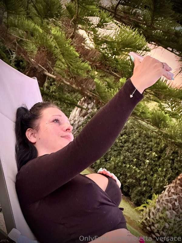 Jede Frau braucht min 1000 Selfies auf ihrem Handy LOL