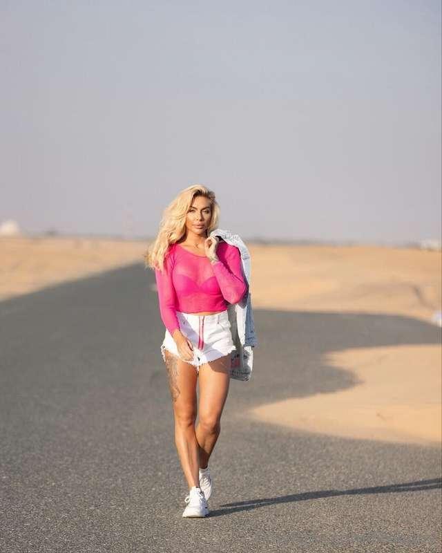 Hey fabulous fam! 😄✨ Just strolling through life with a grin..