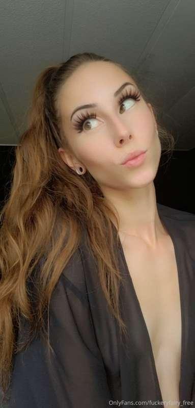 Patiently waiting for you guys to sub to my VIP 🥺🖤..