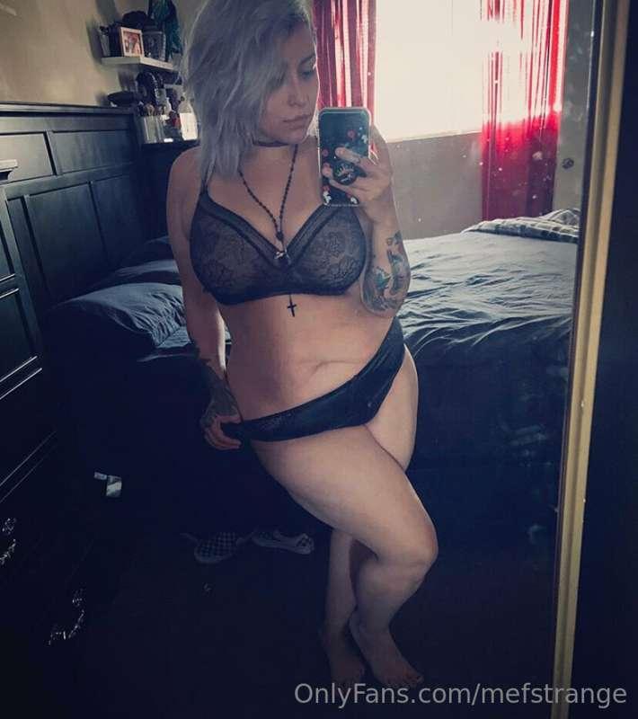 Throw back. Sheeesh!🥵 fuego 
I miss being blonde. Who else a..