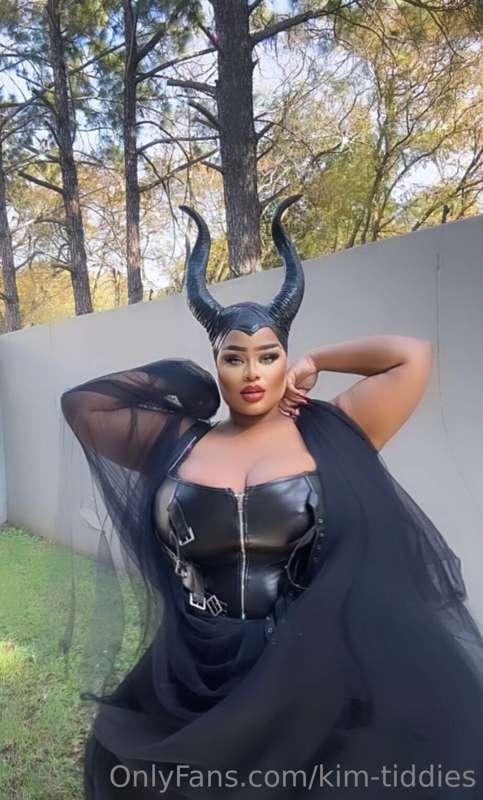 Bite the apple 🍎 and Maleficent tiddies might be all over yo..