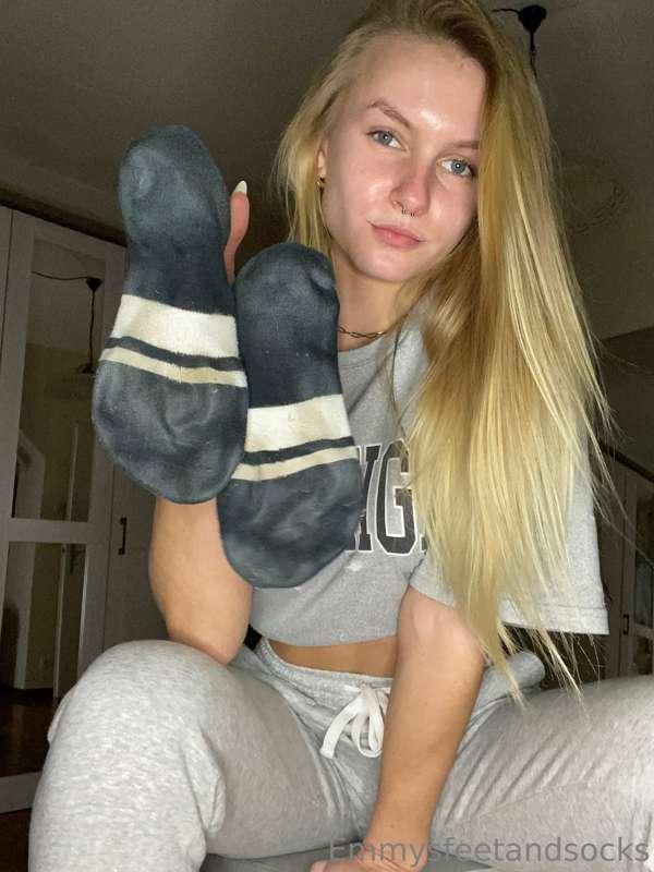 GIVEAWAY🎊 You wanna call this 8! days worn socks YOURS?😌Leav..