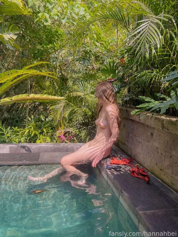 Love being naked by the pool :)

🌺 #naked #nude #pool #petite #tits #tiny #cute #teen #18 #asian 🌺