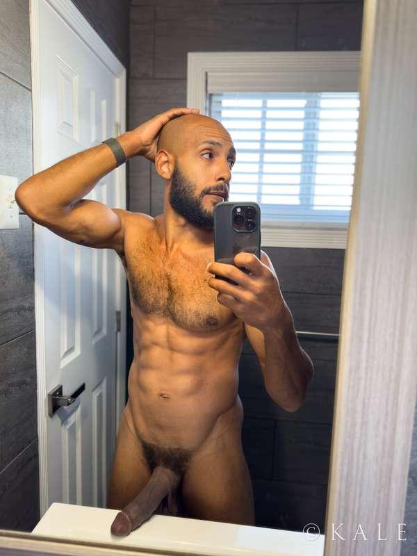 I've been known to lay my dick on the bathroom sink 🍆 💦