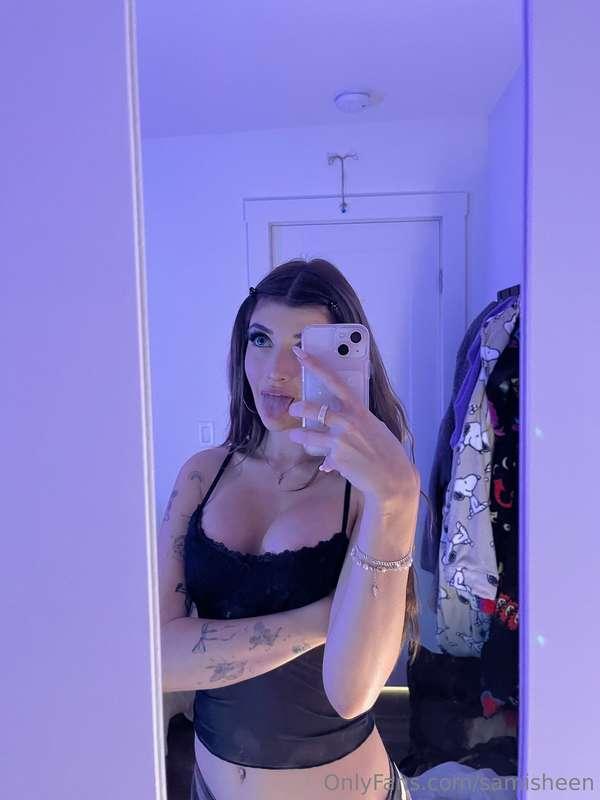 kinda missing the dark hair today 👀
