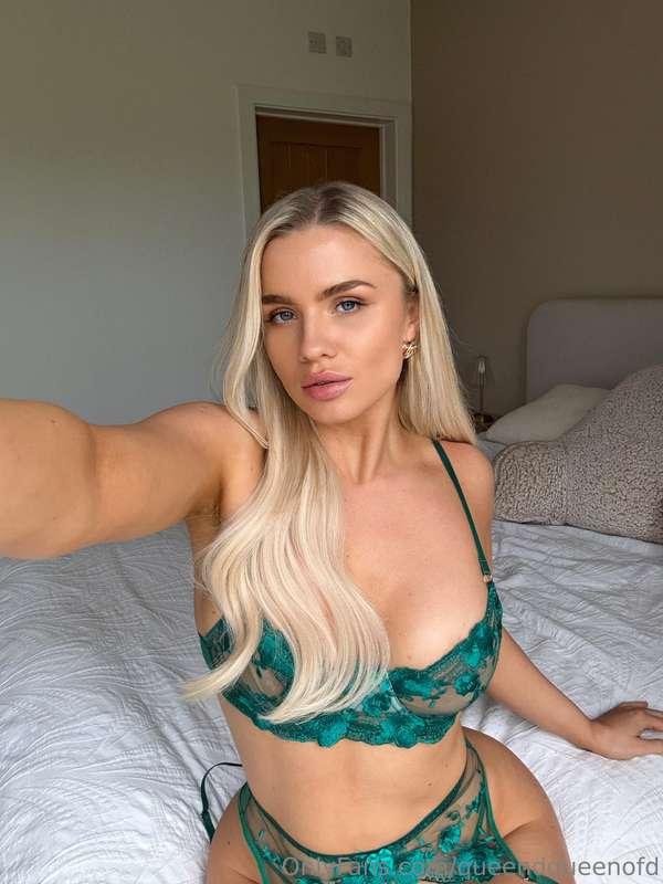 Loving me is Loving you 💋🐰Come say “Hey” don’t be shy 🤭💌 > @..