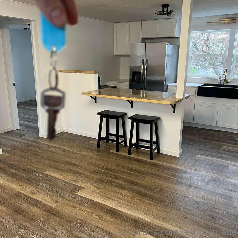 Picked up the keys to my new place & im so excited to get al..