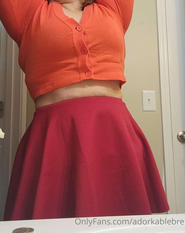 Kinda in love with this cute lil sweater crop top