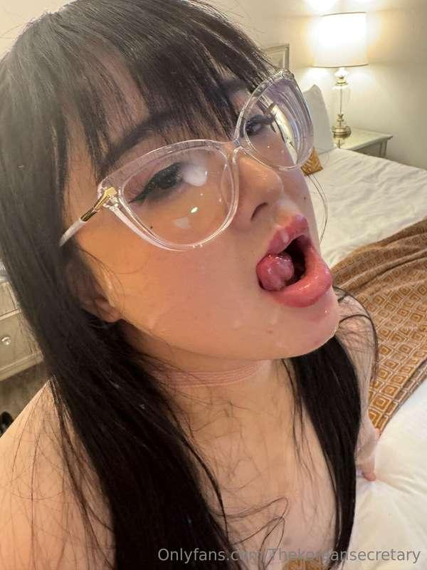I think i need something to play with my tongue rn 👅
