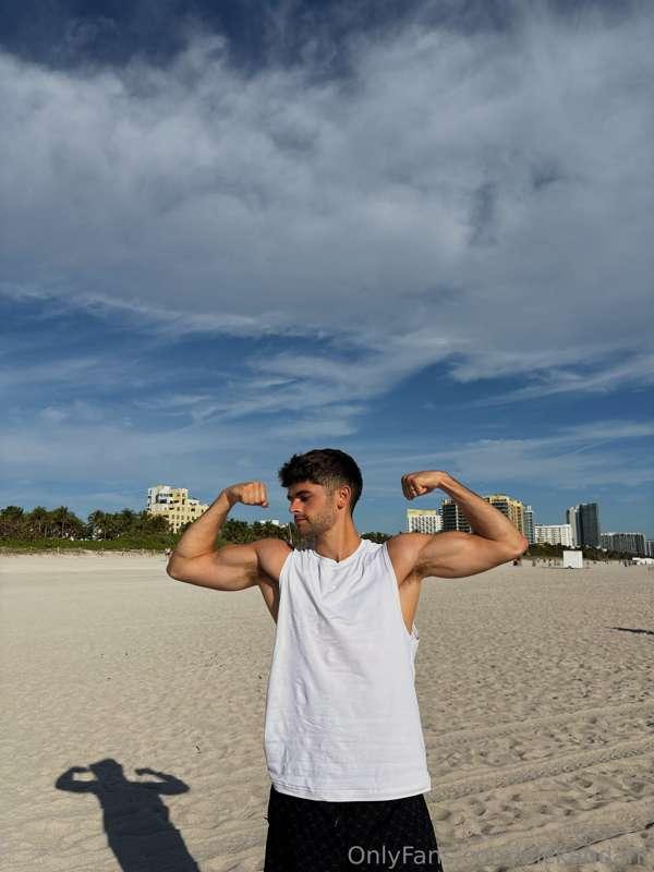 Miami throwback! Where should we trravell to next?! 🤔