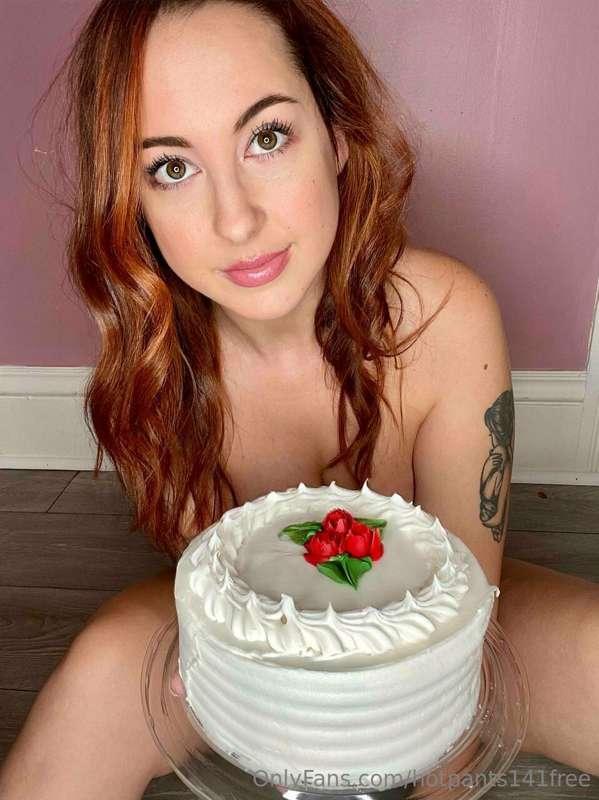 #### ITS @xo_hazelrose BIRTHDAY TODAY and she has an unlocke..