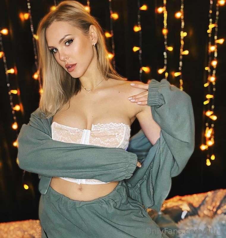 Do you know any fun traditions for Christmas?🙈🎄