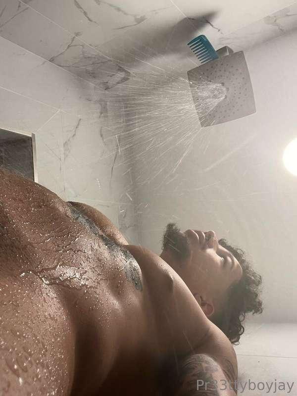 care to watch me clean up? 😏🚿