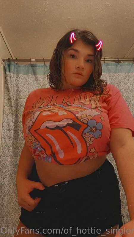 Alexa play “ paint the town red by Doja cat “ 
Tip message D..