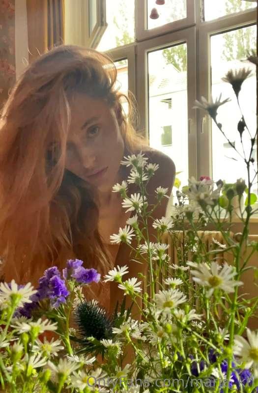 POV you are my beautiful flower bouquet being rearranged 🤩