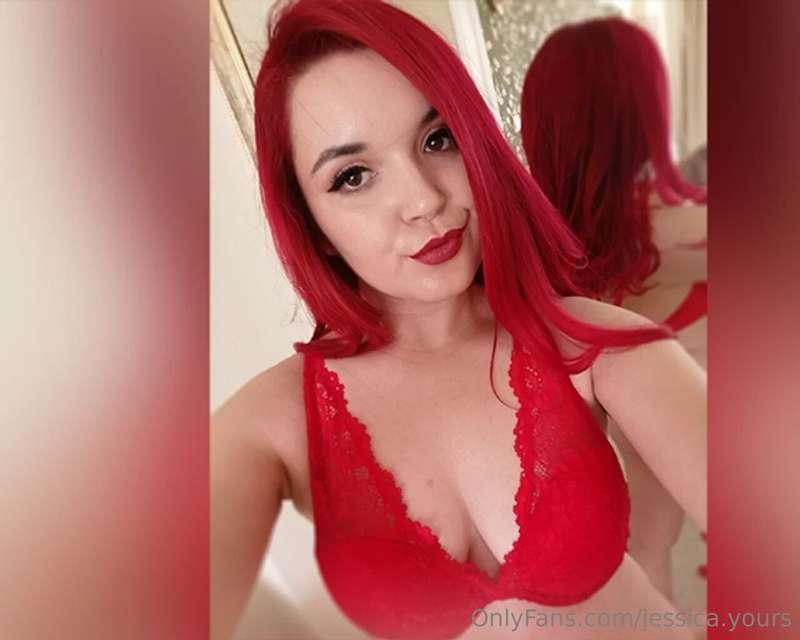 I still think red is the best color for me, do you agree?🥰