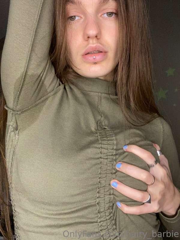 i post nudes here @hairybarbie every day