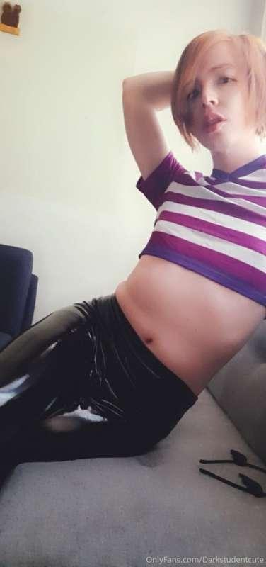 Wearing my tight latex pants and releasing my peach 🍑