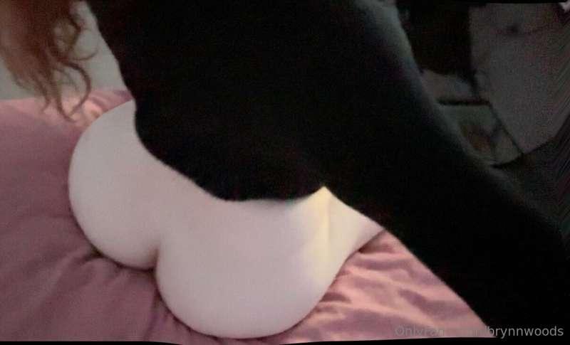 Monday morning mommy booty . I Went to a pub last night and ..