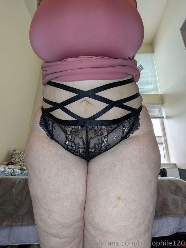 Chubby tummies provide extra padding and handholds 😉