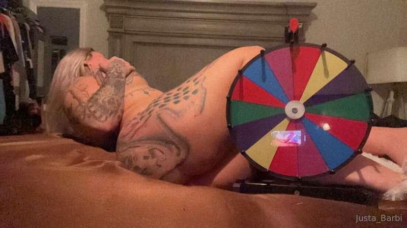 I'm GOING LIVE TONIGHT 💞 on my VIP PAGE from 8-9PM EST 💦 We'..