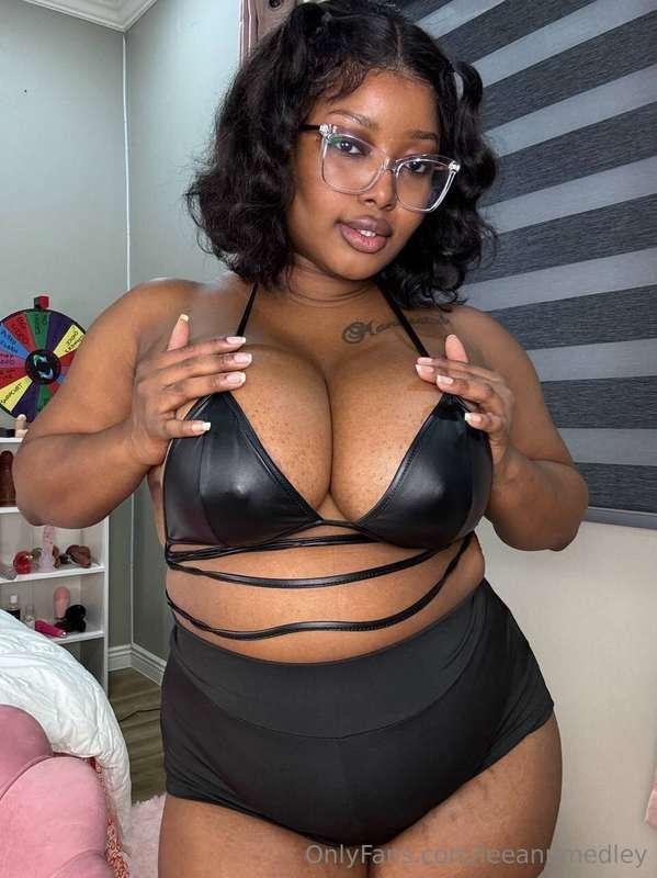 Wanna fuck my DDDs, daddy?🍆🥵💦