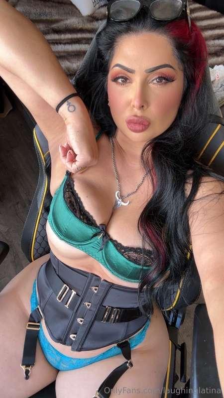 Hand me your wallet & lick that underboob 😝 You know you’d d..