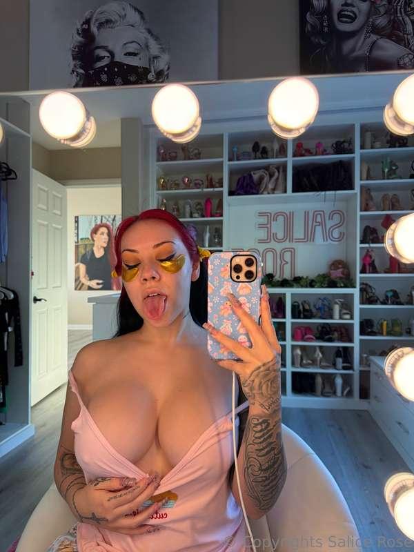 SENDING OUT DM’S ALL DAY OF HOT CONTENT ON SALE FOR THE HOLI..