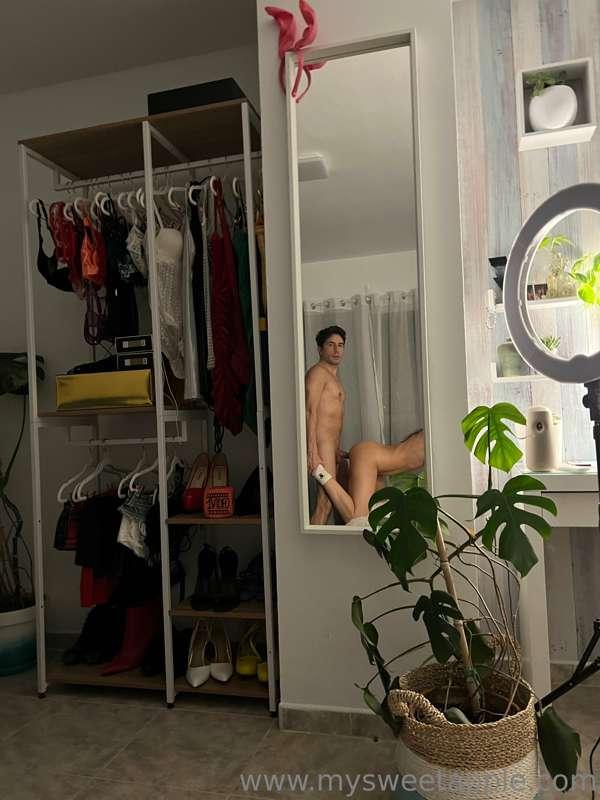 Who else enjoy watching themselves in the mirror while fucki..