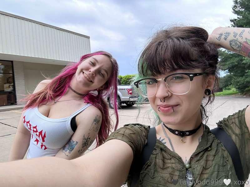 Guess who arrived early this morning🤭😝 @gothfairyfiona
