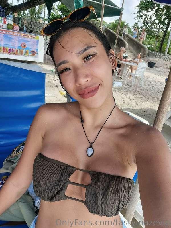 Too hot here...let get wet!💦💋👅