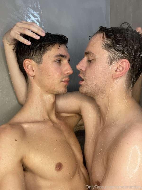 Who would like to see us have fun in the shower? 💦