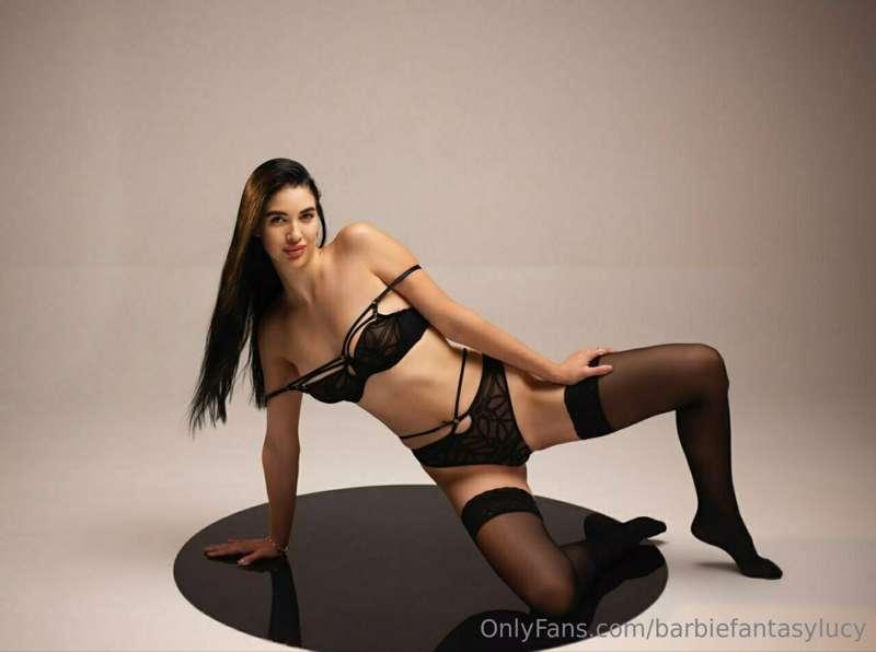 Beautiful brunette @kamila_pretty looking for real tigers 🐯
..