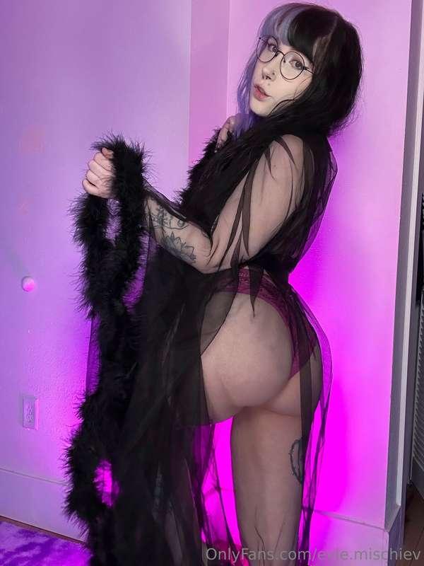 Sweet like poison, darling… wanna take a sip? 🖤