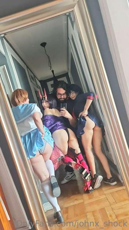 Ahora vamos con @succubo2d y @yukarinpyon a comik ink 🔥