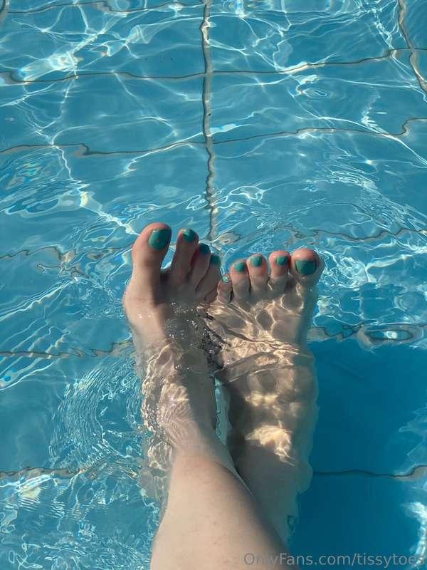 Who’s coming for a swim? 😘