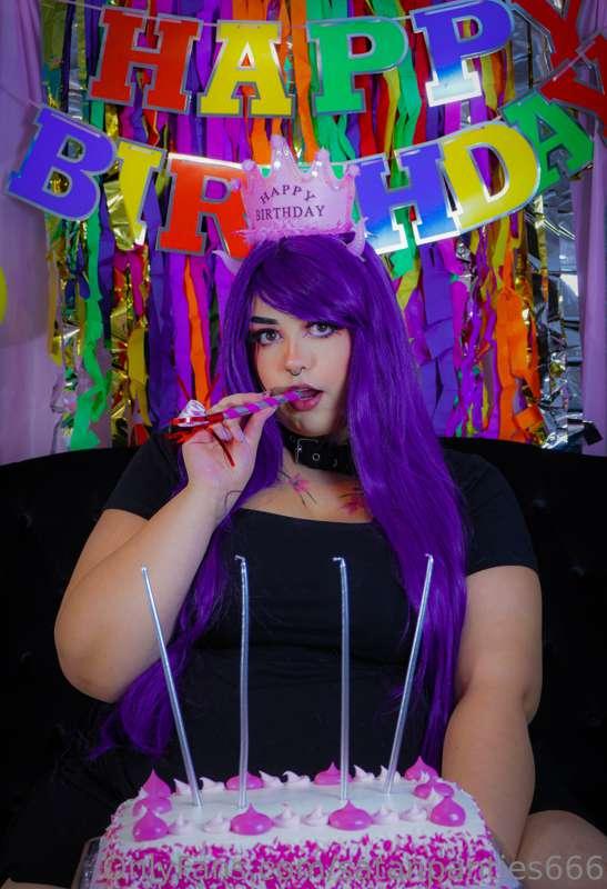 ✨🎉🎊🎂Pity Party🎂🎊🎉✨

I spent my birthday all alone~
So I thre..