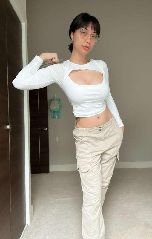 I wear normal clothes sometimes too 🥺👉🏼👈🏼
Cargo pants are ho..
