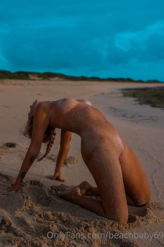 the best beach to get naked on, hehe ;) sending the full nud..