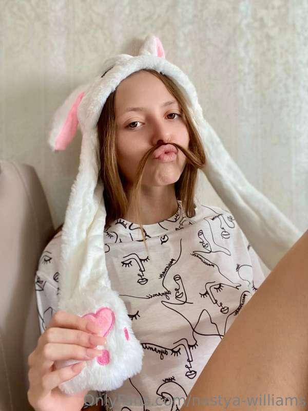 Do I look like a cartoon lover? Yes it's totally me 🐰
 
I al..