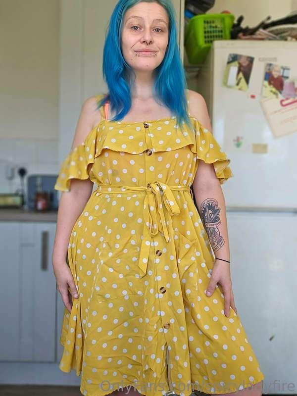 Love a good sundress! Easy access fuck 😜