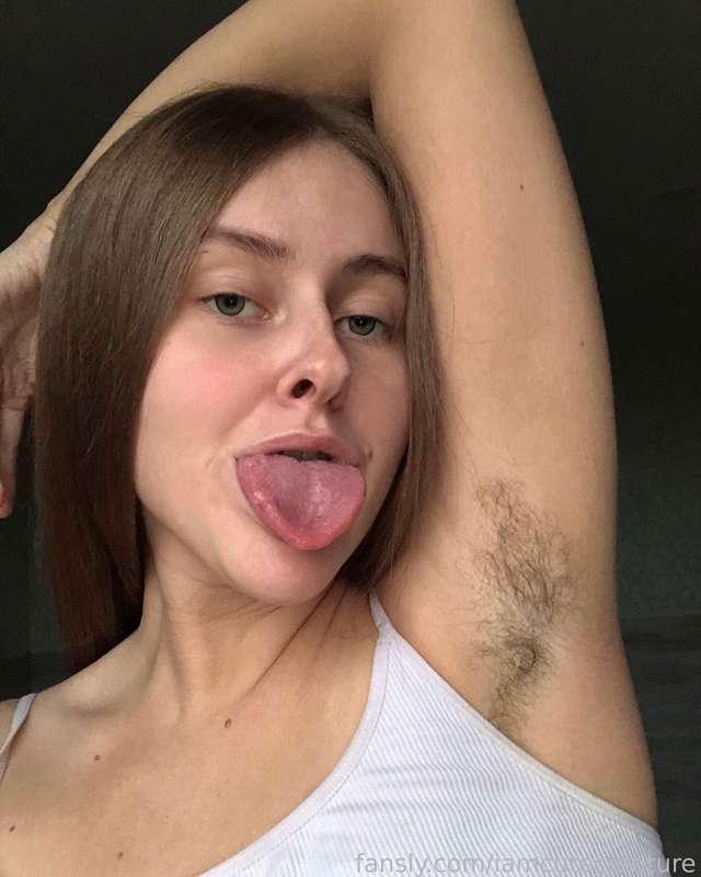 Would you like to smell my armpits?😏
My tasty  smell will drive you crazy😵‍💫

#hairygirl #fyp #armpits #hairybody